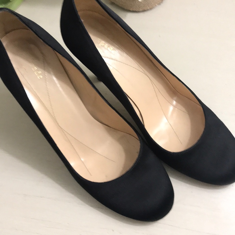 Gorgeous satin round toe pumps